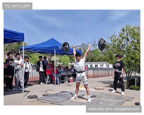 举重选手参与青少年讲座,青少年举重队 举重选手参与青少年讲座,青少年举重队